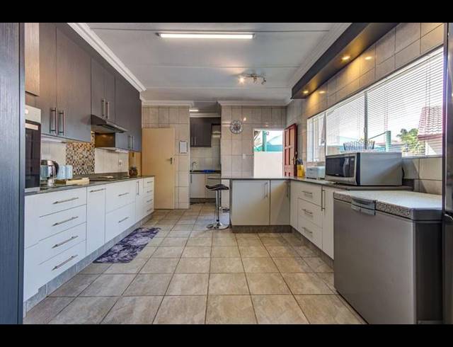 4 BEDROOM HOUSE FOR SALE IN FREEWAY PARK